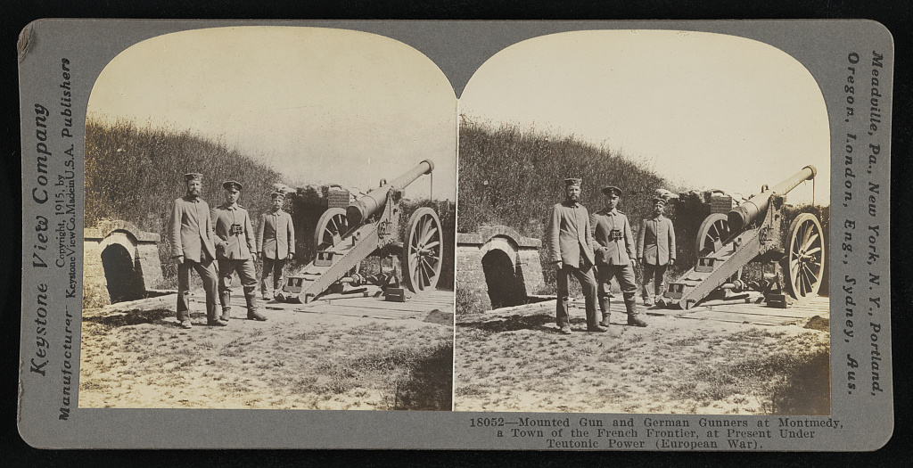 Mounted gun and German gunners at Montmedy, a town of the French frontier, at present under Teutonic power (European War)